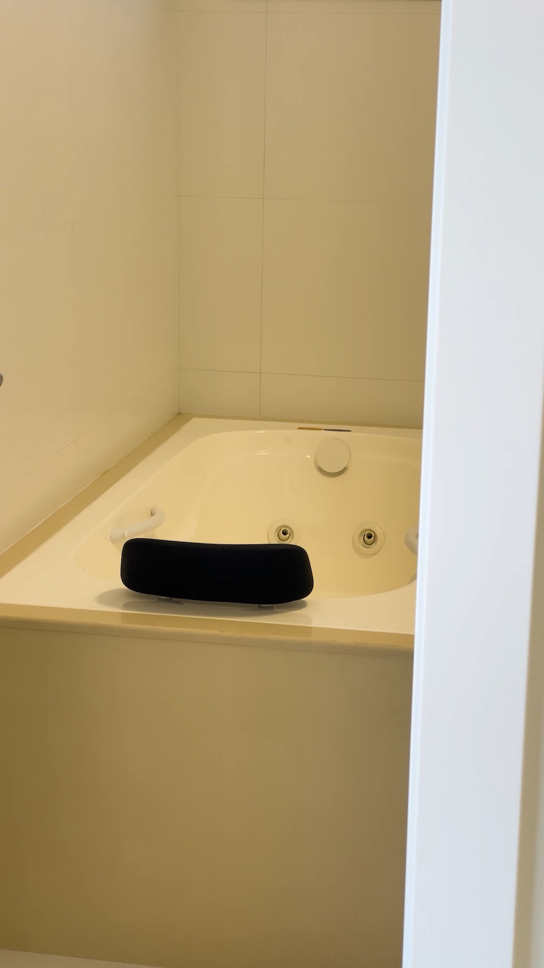 Banheiro com hidromassagem do apartamento