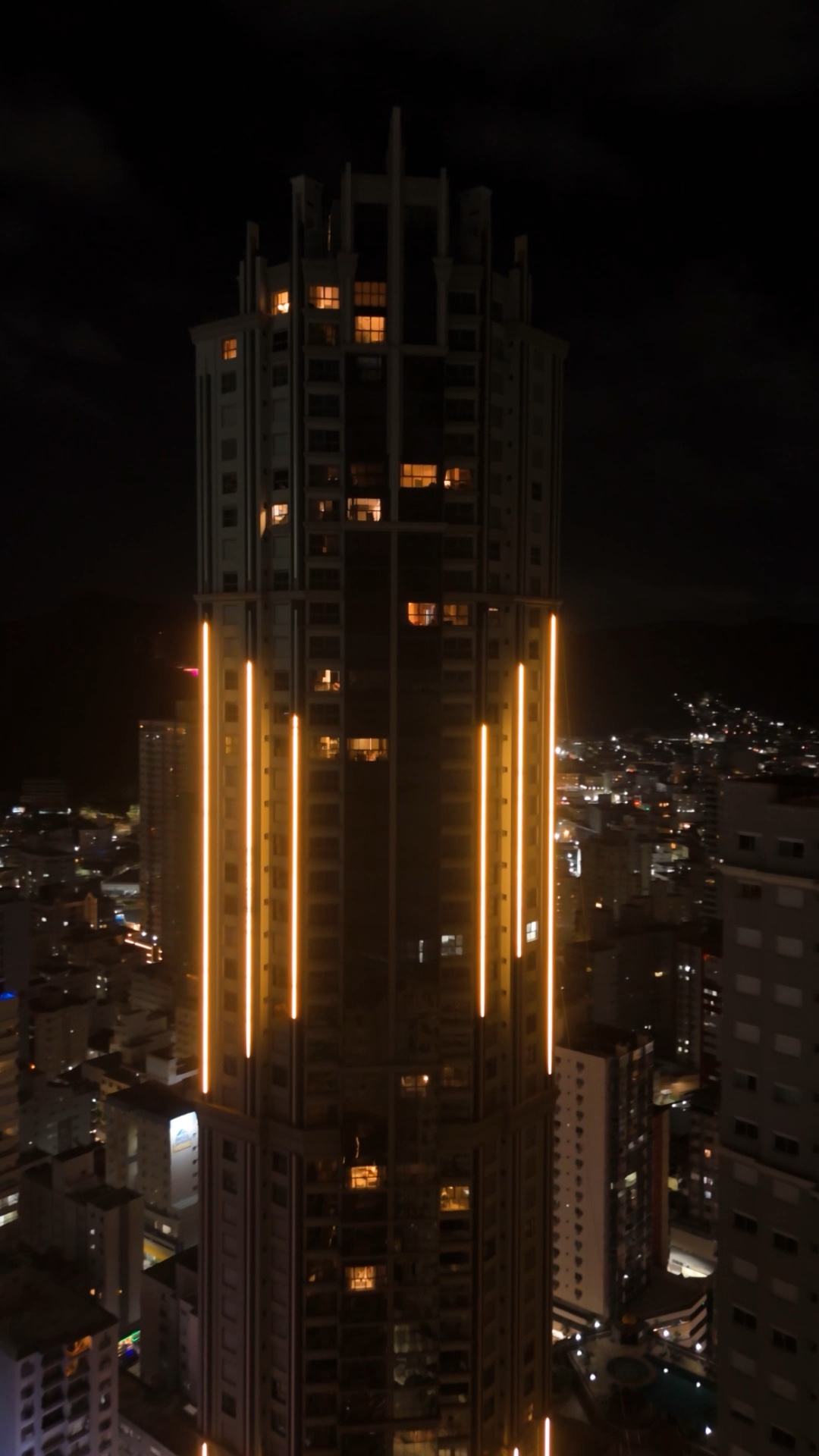 Edifício New York iluminado à noite